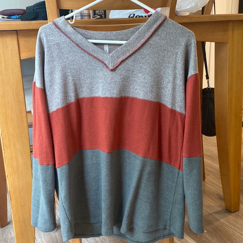 Long sleeved light sweater